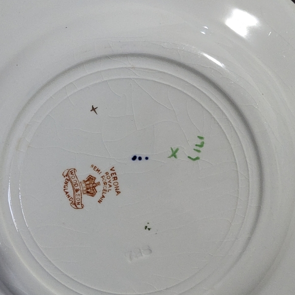 Verona Royal semi porcelain 9 inch plate. Wood and Son England. Antique. Floral. - Picture 4 of 6